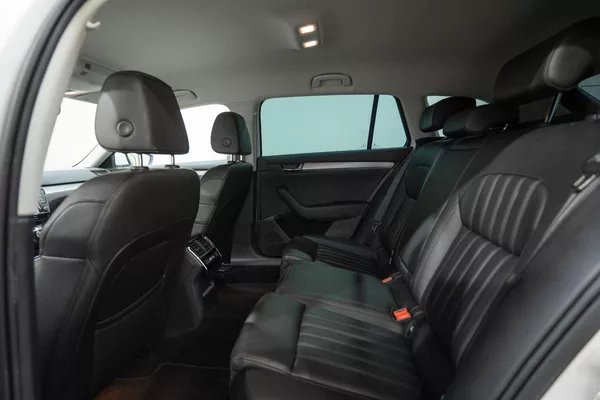 Škoda Superb 1.6 TDI 88 kW - foto 8