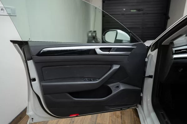 Volkswagen Arteon 2.0 TDI DSG R-Line 110 kW - foto 19