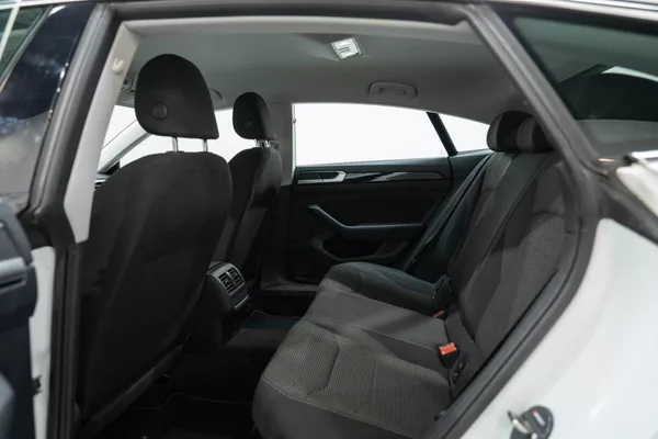 Volkswagen Arteon 2.0 TDI DSG R-Line 110 kW - foto 9