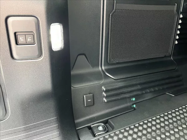 Land Rover Defender 110 D200 S - foto 6
