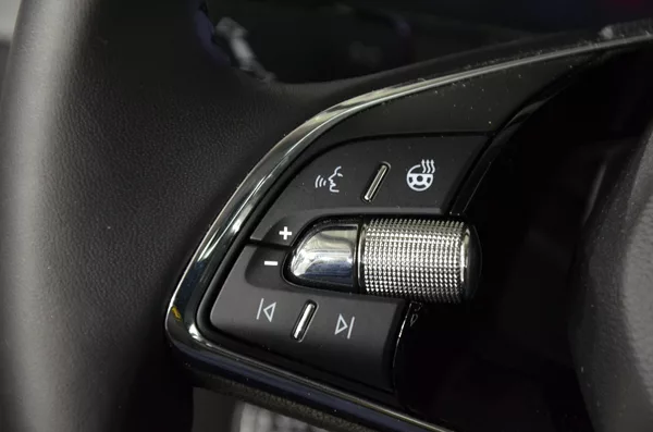 Škoda Superb 2.0TDI 110 Style kombi - foto 13