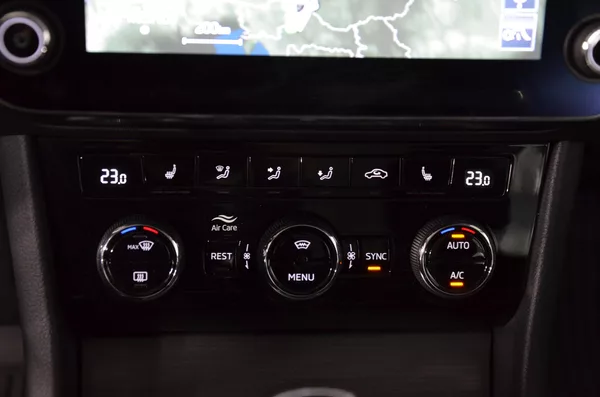 Škoda Superb 2.0TDI 110 Style kombi - foto 19