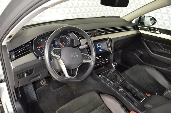 Volkswagen Passat 2.0 TDI 110 Elegance Variant - foto 9
