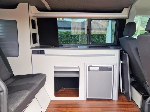 Volkswagen T6.1 2,0 TDI CAMPING VESTAVBA 4MÍST - foto 16