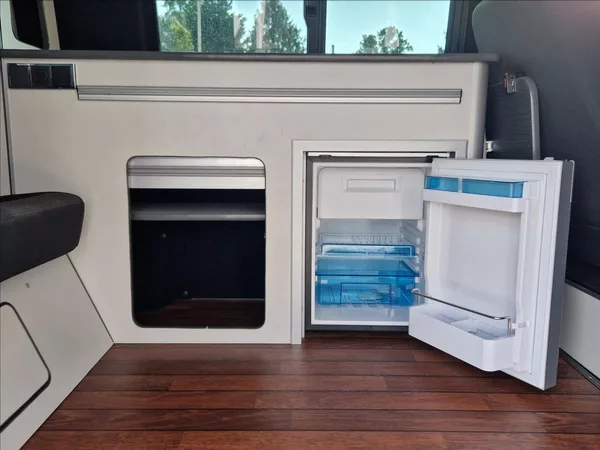 Volkswagen T6.1 2,0 TDI CAMPING VESTAVBA 4MÍST - foto 17