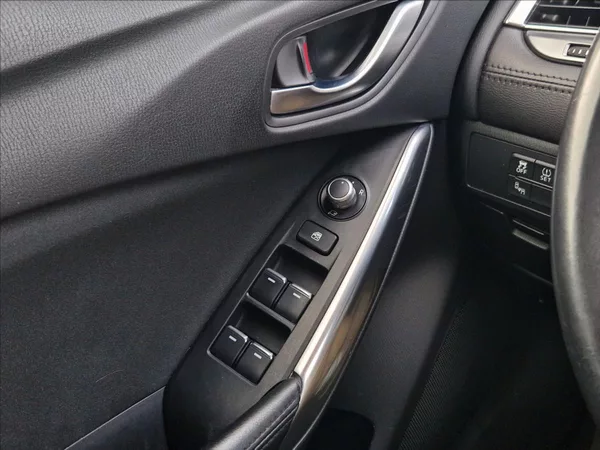 Mazda 6 2,2 D SKYACTIVE, VÝHŘEV NOSIČ - foto 41