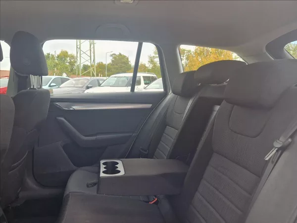 Škoda Octavia 2,0 TDI 110kW TAŽNÉ VÝHŘ. NOSI - foto 14