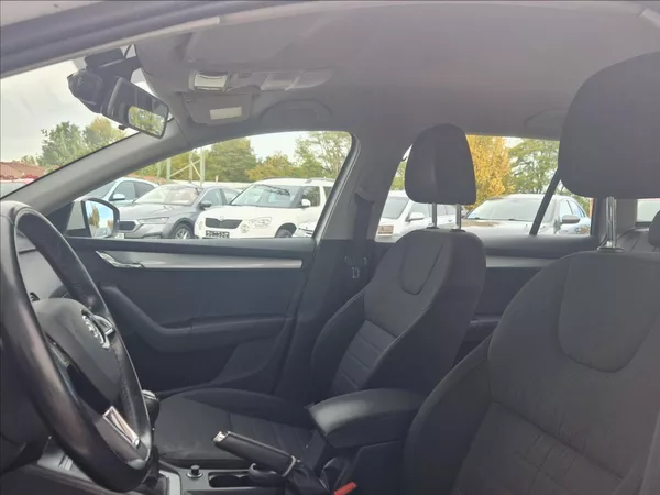 Škoda Octavia 2,0 TDI 110kW TAŽNÉ VÝHŘ. NOSI - foto 17