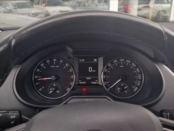 Škoda Octavia 2,0 TDI 110kW TAŽNÉ VÝHŘ. NOSI - foto 22