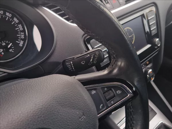 Škoda Octavia 2,0 TDI 110kW TAŽNÉ VÝHŘ. NOSI - foto 24