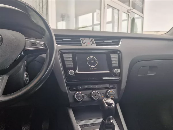 Škoda Octavia 2,0 TDI 110kW TAŽNÉ VÝHŘ. NOSI - foto 25