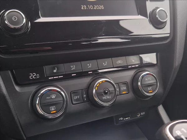Škoda Octavia 2,0 TDI 110kW TAŽNÉ VÝHŘ. NOSI - foto 27