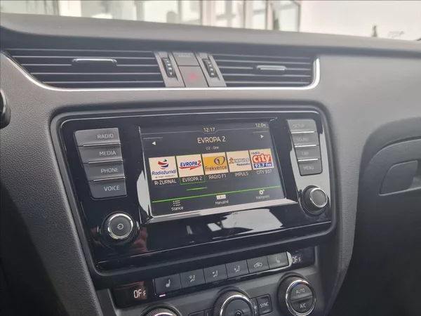 Škoda Octavia 2,0 TDI 110kW TAŽNÉ VÝHŘ. NOSI - foto 28
