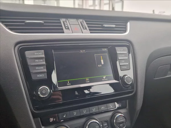 Škoda Octavia 2,0 TDI 110kW TAŽNÉ VÝHŘ. NOSI - foto 29