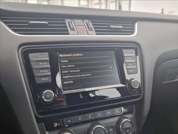 Škoda Octavia 2,0 TDI 110kW TAŽNÉ VÝHŘ. NOSI - foto 32