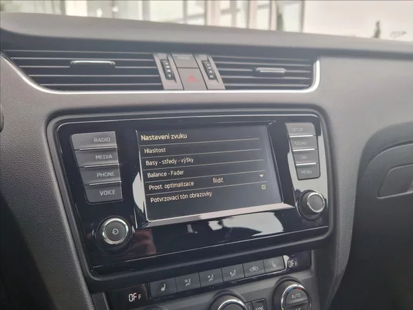 Škoda Octavia 2,0 TDI 110kW TAŽNÉ VÝHŘ. NOSI - foto 33