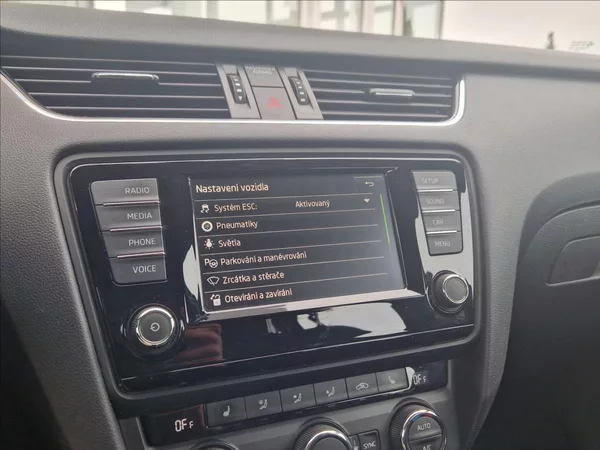 Škoda Octavia 2,0 TDI 110kW TAŽNÉ VÝHŘ. NOSI - foto 35