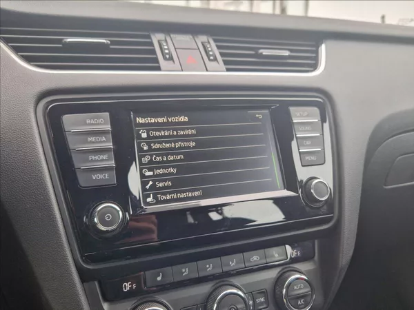 Škoda Octavia 2,0 TDI 110kW TAŽNÉ VÝHŘ. NOSI - foto 36