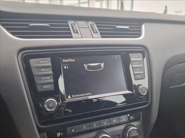 Škoda Octavia 2,0 TDI 110kW TAŽNÉ VÝHŘ. NOSI - foto 38