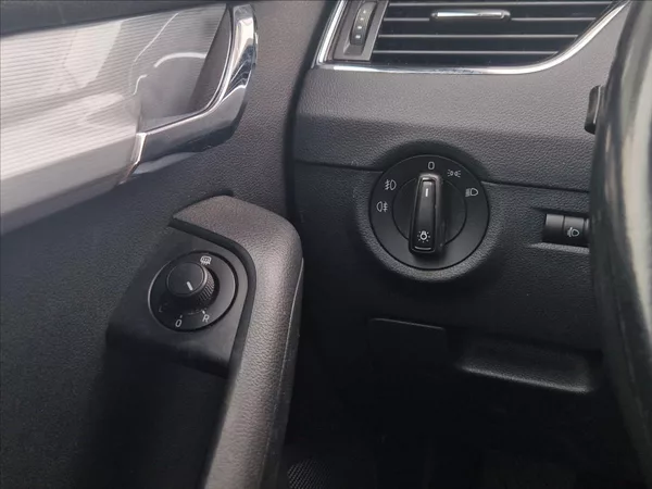 Škoda Octavia 2,0 TDI 110kW TAŽNÉ VÝHŘ. NOSI - foto 39
