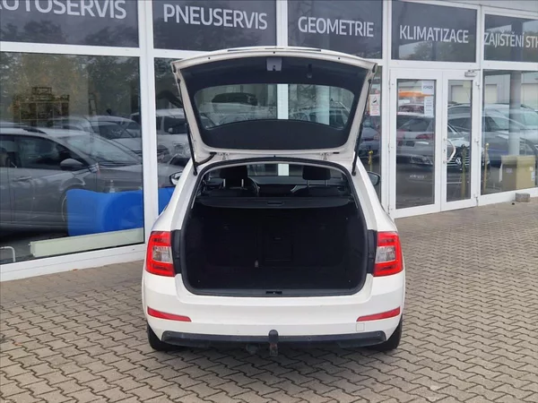 Škoda Octavia 2,0 TDI 110kW TAŽNÉ VÝHŘ. NOSI - foto 9