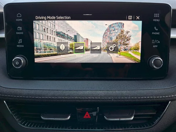 Škoda Fabia Top Selection DSG 1,0TSi 85kW - foto 22