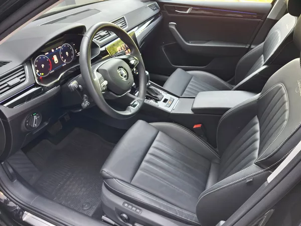 Škoda Superb Combi L&K DSG 4x4 2,0TSi 206kW - foto 14