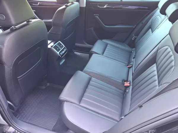 Škoda Superb Combi L&K DSG 4x4 2,0TSi 206kW - foto 15