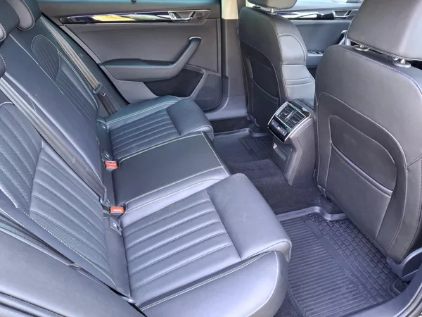 Škoda Superb Combi L&K DSG 4x4 2,0TSi 206kW - foto 24
