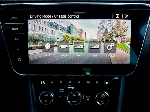 Škoda Superb Combi L&K DSG 4x4 2,0TSi 206kW - foto 32