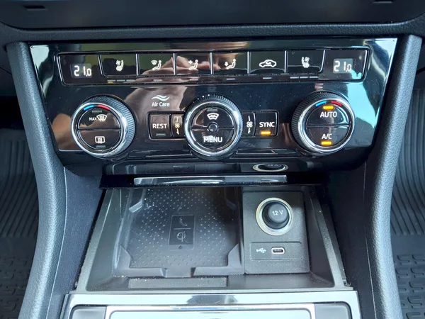 Škoda Superb Combi L&K DSG 4x4 2,0TSi 206kW - foto 8