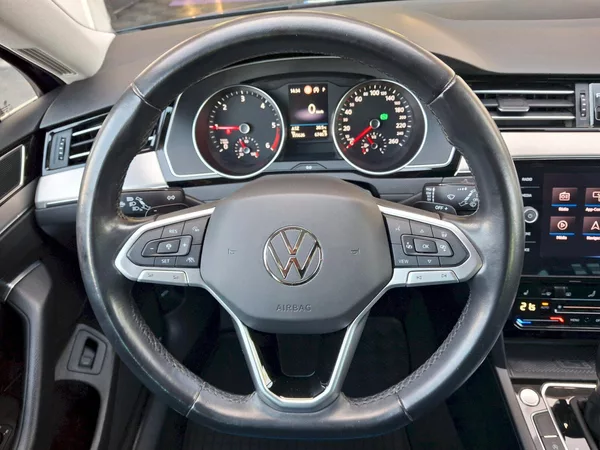 Volkswagen Passat Variant Elegance DSG 2,0TDi 11 - foto 17