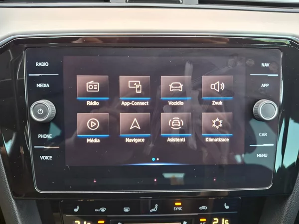 Volkswagen Passat Variant Elegance DSG 2,0TDi 11 - foto 19