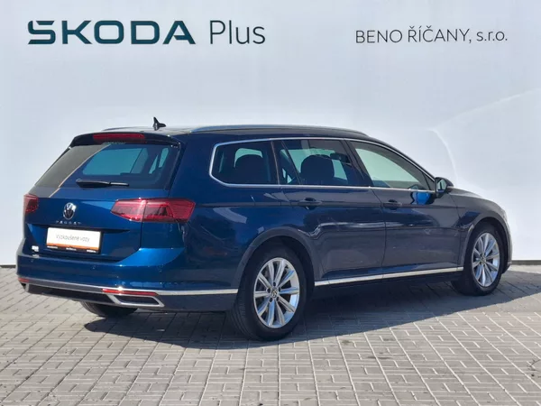 Volkswagen Passat Variant Elegance DSG 2,0TDi 11 - foto 2