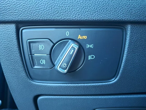 Volkswagen Passat Variant Elegance DSG 2,0TDi 11 - foto 29