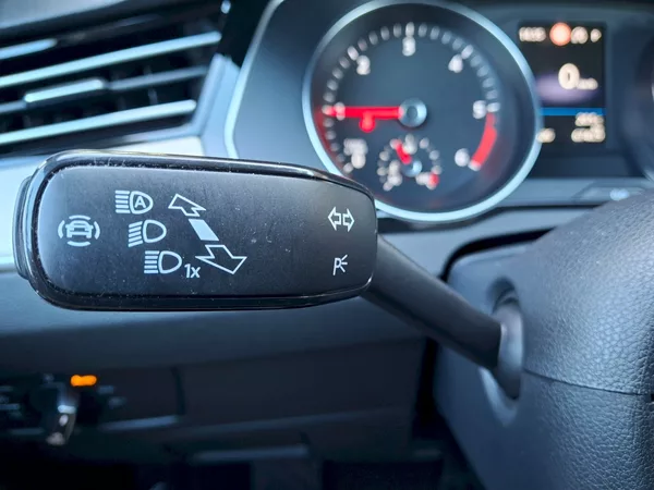 Volkswagen Passat Variant Elegance DSG 2,0TDi 11 - foto 33