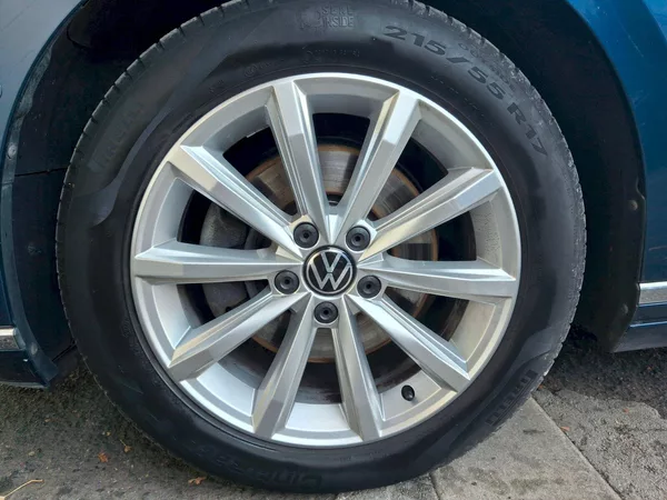 Volkswagen Passat Variant Elegance DSG 2,0TDi 11 - foto 35
