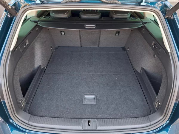 Volkswagen Passat Variant Elegance DSG 2,0TDi 11 - foto 8