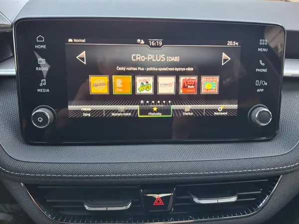 Škoda Fabia Top Selection DSG 1,0TSi 85kW - foto 17