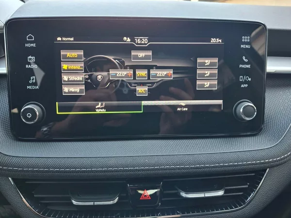 Škoda Fabia Top Selection DSG 1,0TSi 85kW - foto 19
