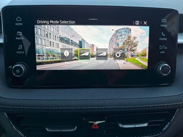 Škoda Fabia Top Selection DSG 1,0TSi 85kW - foto 24