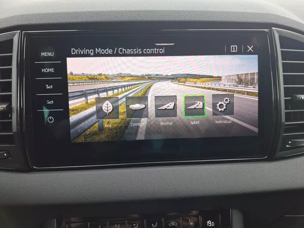 Škoda Karoq Sportline 1,5TSi 110kW - foto 24