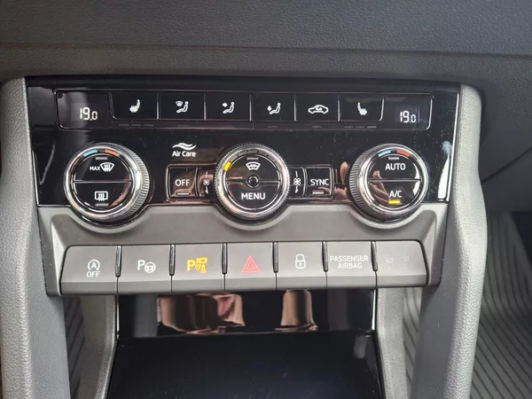 Škoda Karoq Sportline 1,5TSi 110kW - foto 27
