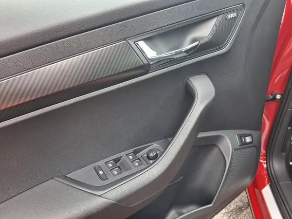 Škoda Karoq Sportline 1,5TSi 110kW - foto 30
