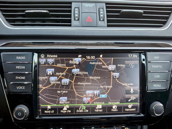 Škoda Superb Combi Style 4x4 2,0TDi 110kW - foto 19