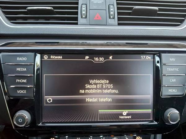 Škoda Superb Combi Style 4x4 2,0TDi 110kW - foto 22