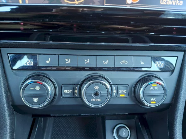 Škoda Superb Combi Style 4x4 2,0TDi 110kW - foto 25