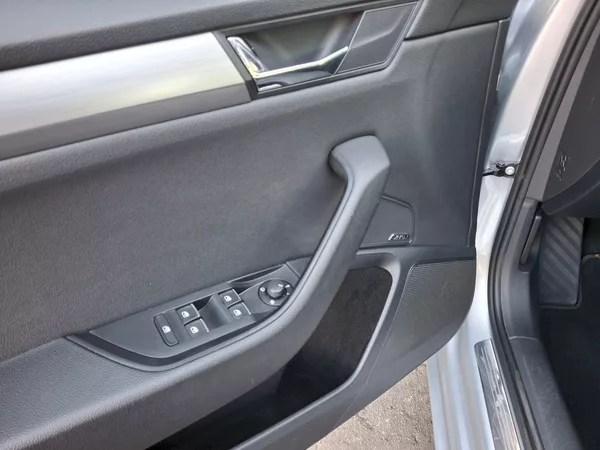Škoda Superb Combi Style 4x4 2,0TDi 110kW - foto 27