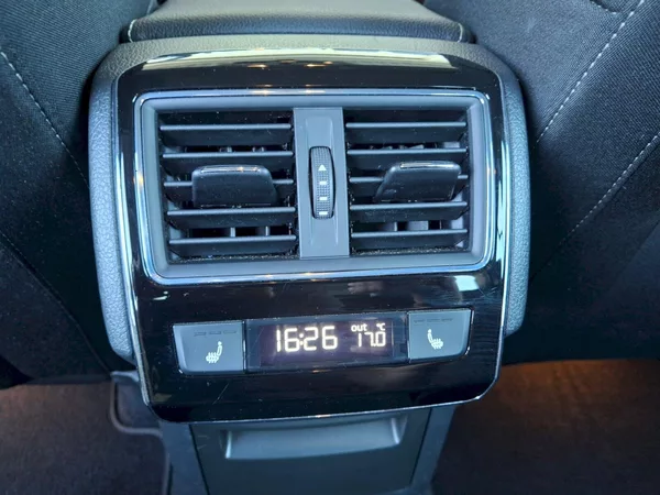 Škoda Superb Combi Style 4x4 2,0TDi 110kW - foto 28
