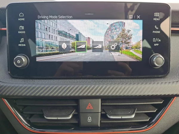 Škoda Kamiq Monte Carlo DSG 1,0TSi 85kW - foto 18